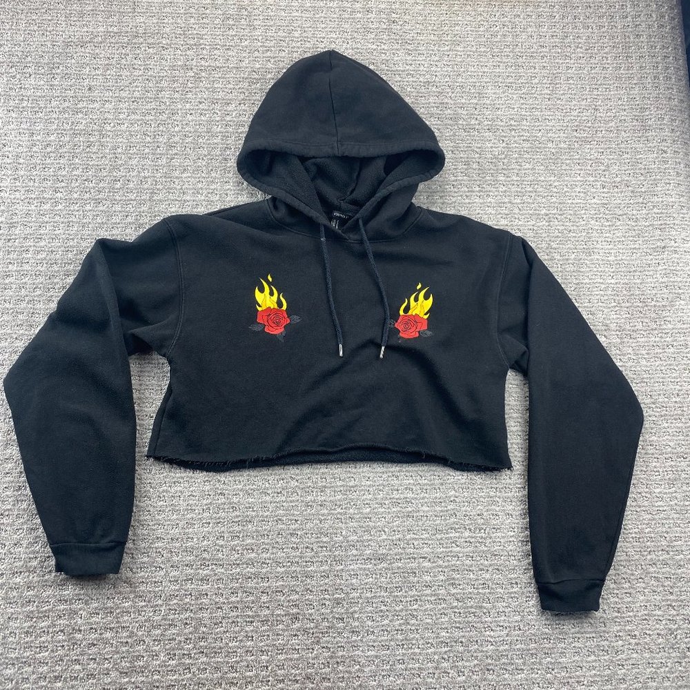 Forever 21 Hoodie Sweater Women Medium M Black Crop Top Cropped Flaming Roses